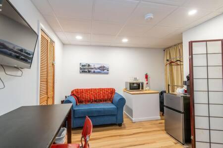 Cozy Private Apt Near Downtown Burlington Buitenkant foto