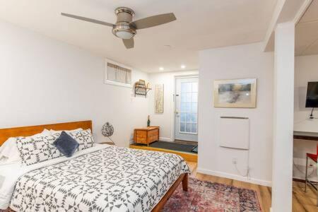 Cozy Private Apt Near Downtown Burlington Buitenkant foto